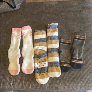 Women’s warm socks, 3 for 6.00
